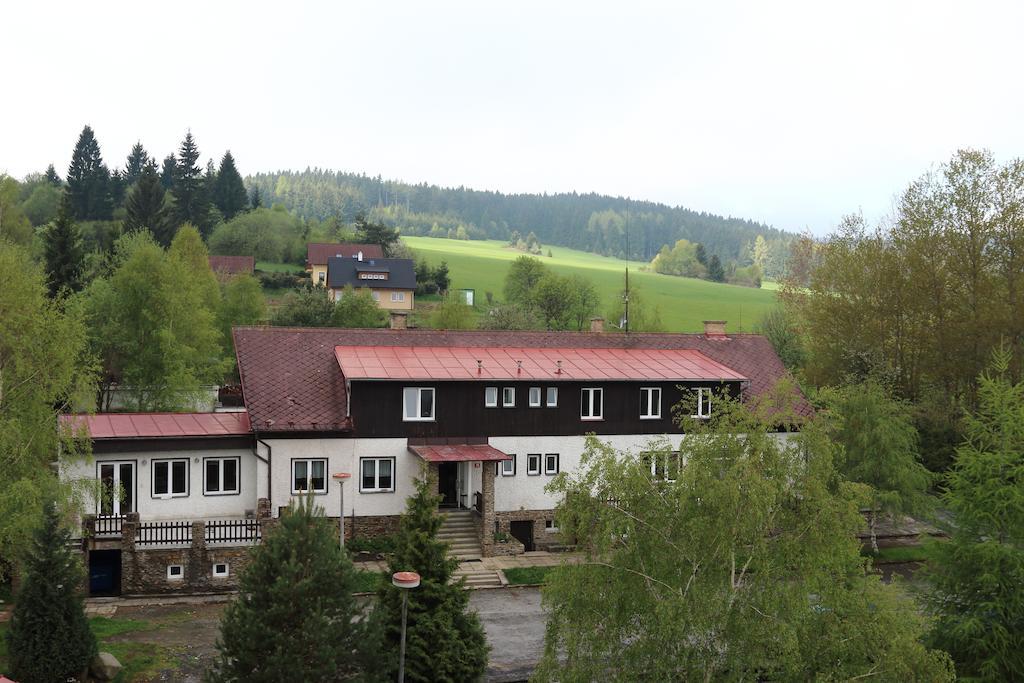 Hotel Rohanov Lhota nad Rohanovem Exteriör bild