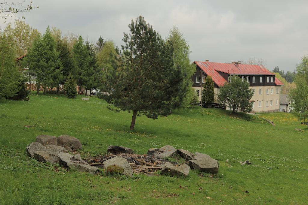 Hotel Rohanov Lhota nad Rohanovem Exteriör bild