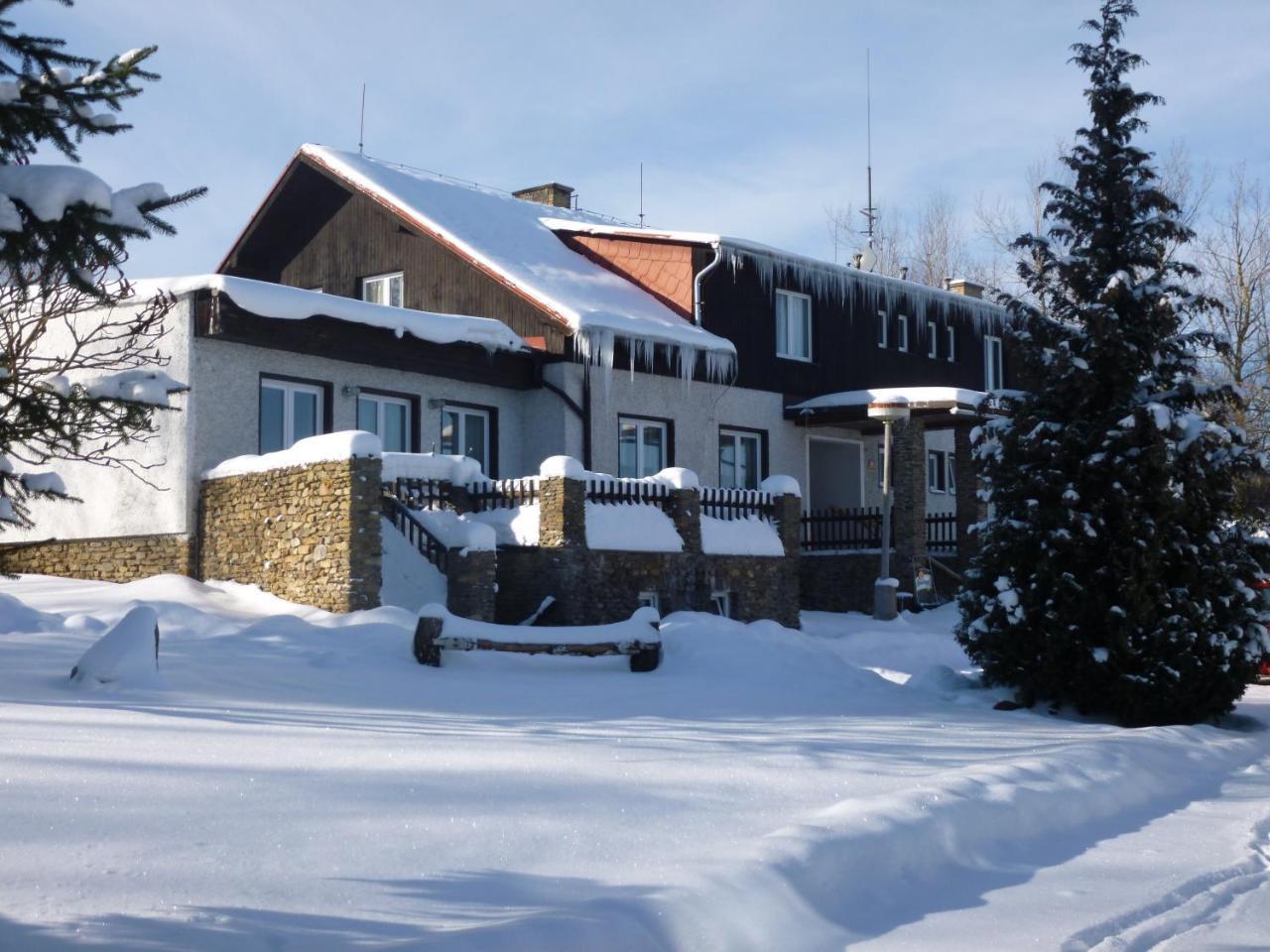 Hotel Rohanov Lhota nad Rohanovem Exteriör bild